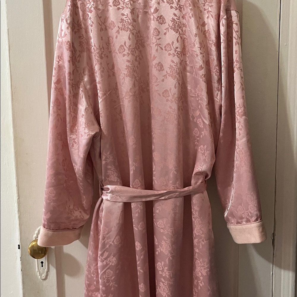 Victoria's Secret Pink Satin Floral Robe - Picture 7 of 10